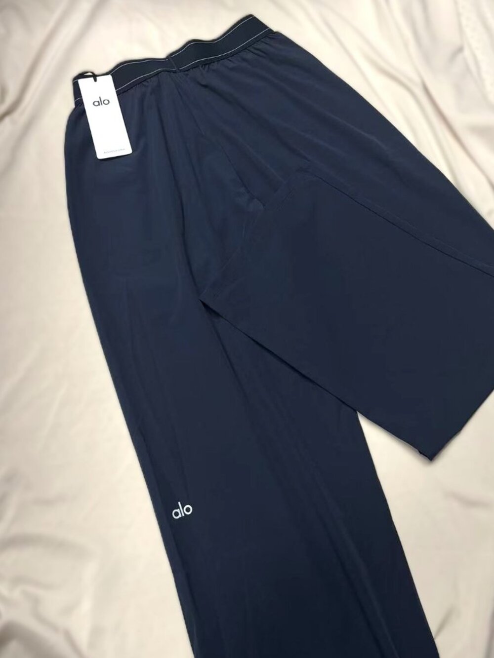 Brand new Alo Yoga Suit Up Navy Pants Regular  30-inch inseam loose-fit trousers - Picture 8 of 12